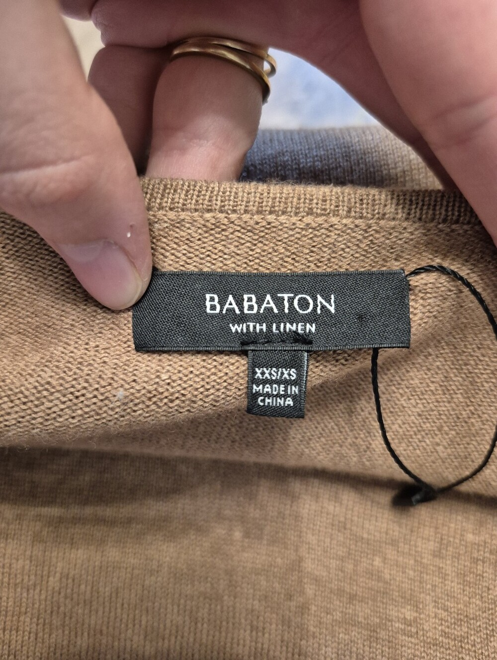 Babaton Aritzia Women's Neutral Brown Oversized V-Neck Knit Sweater Size XS - Picture 4 of 5
